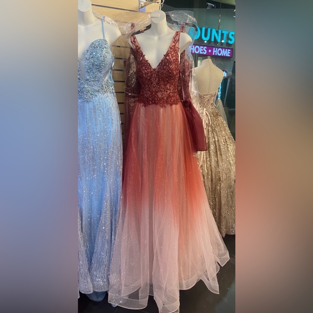 Bergundy Sleeveless Sweetheart Prom Gown